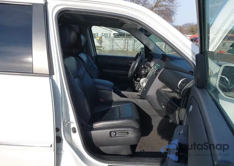 2011 Honda Pilot Touring z USA, uszkodzony, nr VIN 5FNYF4H92BB083432